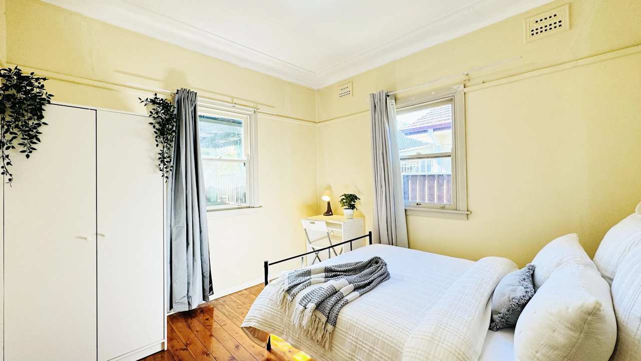 Furnished room in a share house