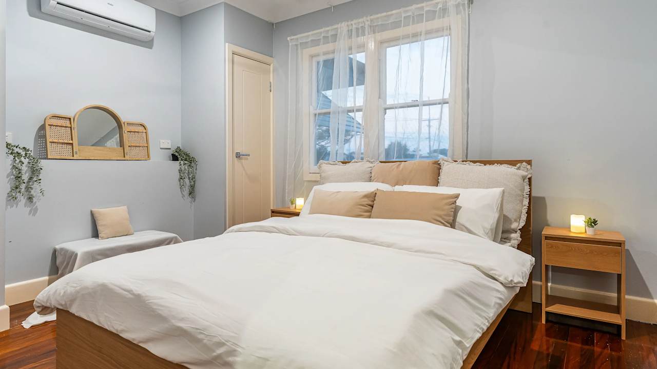 Furnished room in a share house