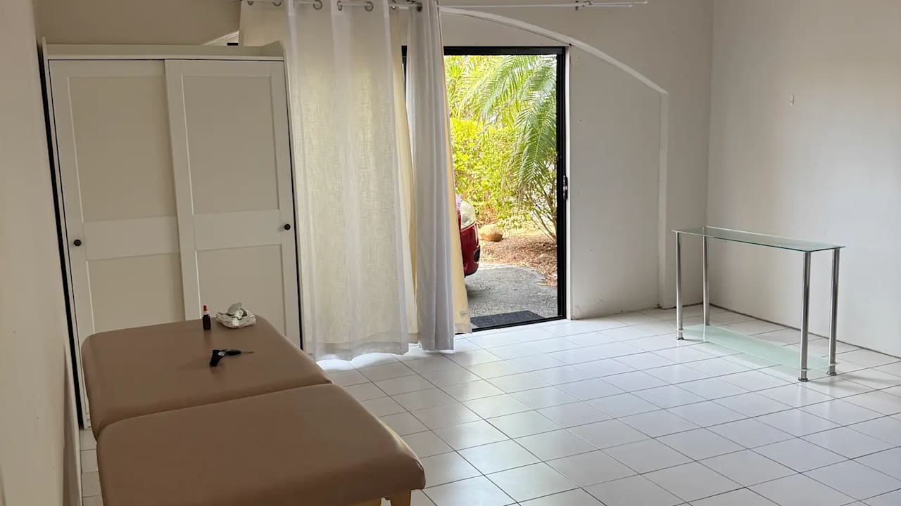 Unfurnished room with own bathroom