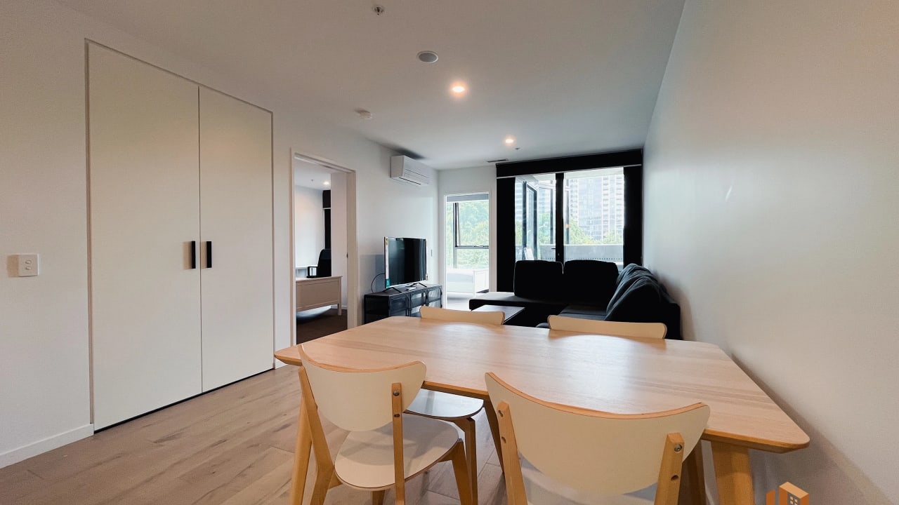 Furnished room with ensuite in a flatshare