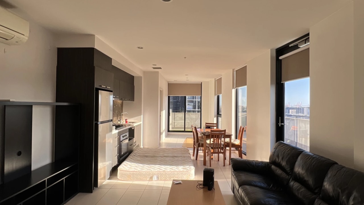 Furnished room with ensuite in a flatshare