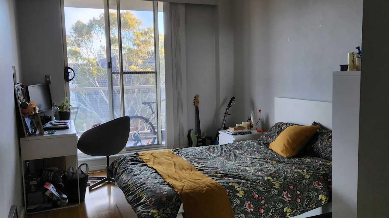 Unfurnished room in a flatshare