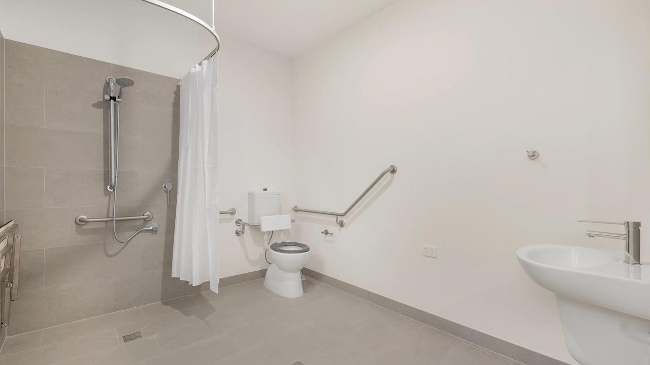 Unfurnished room with own bathroom