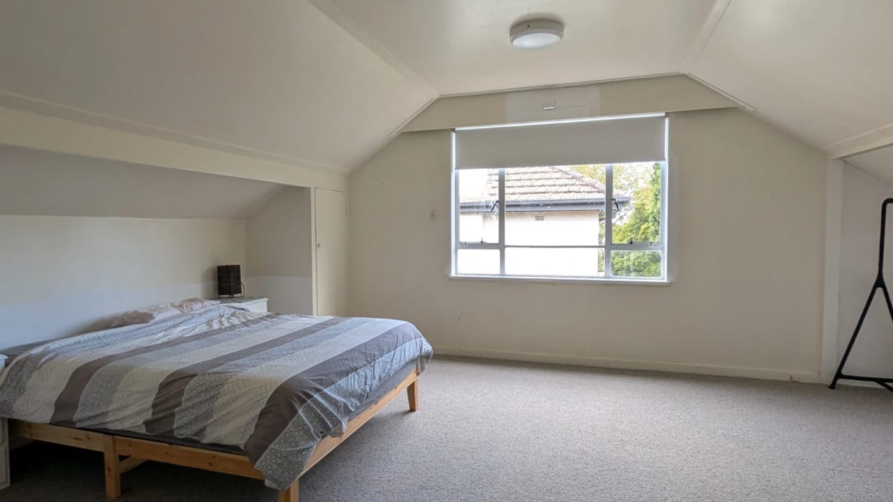 Room in a share house
