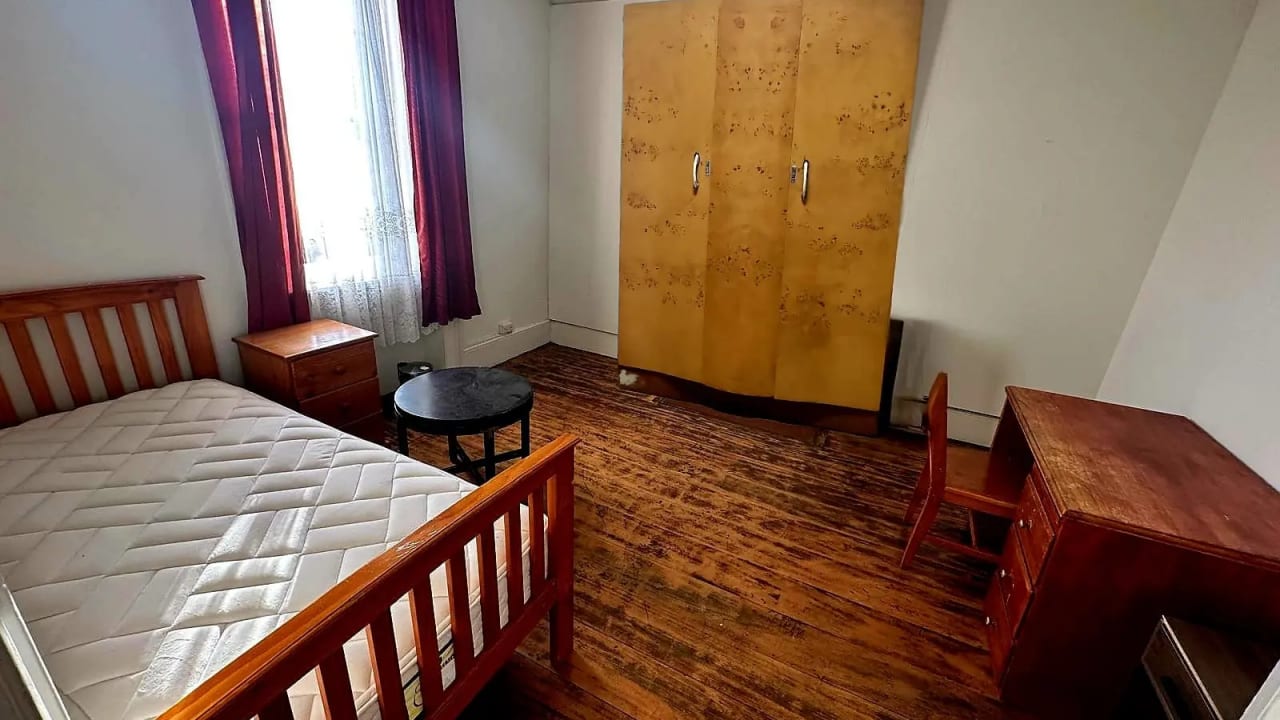 Furnished room in a share house