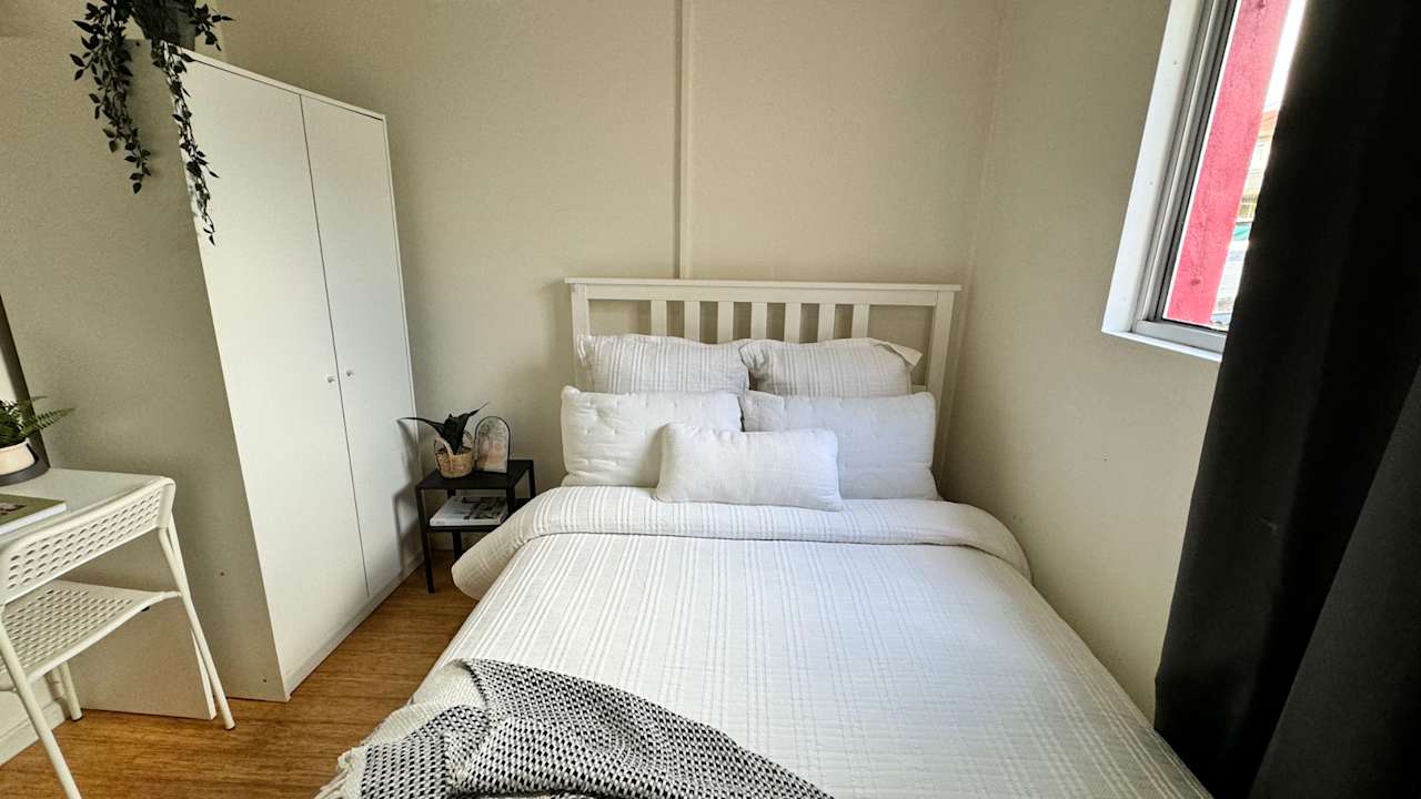 Furnished room in a flatshare