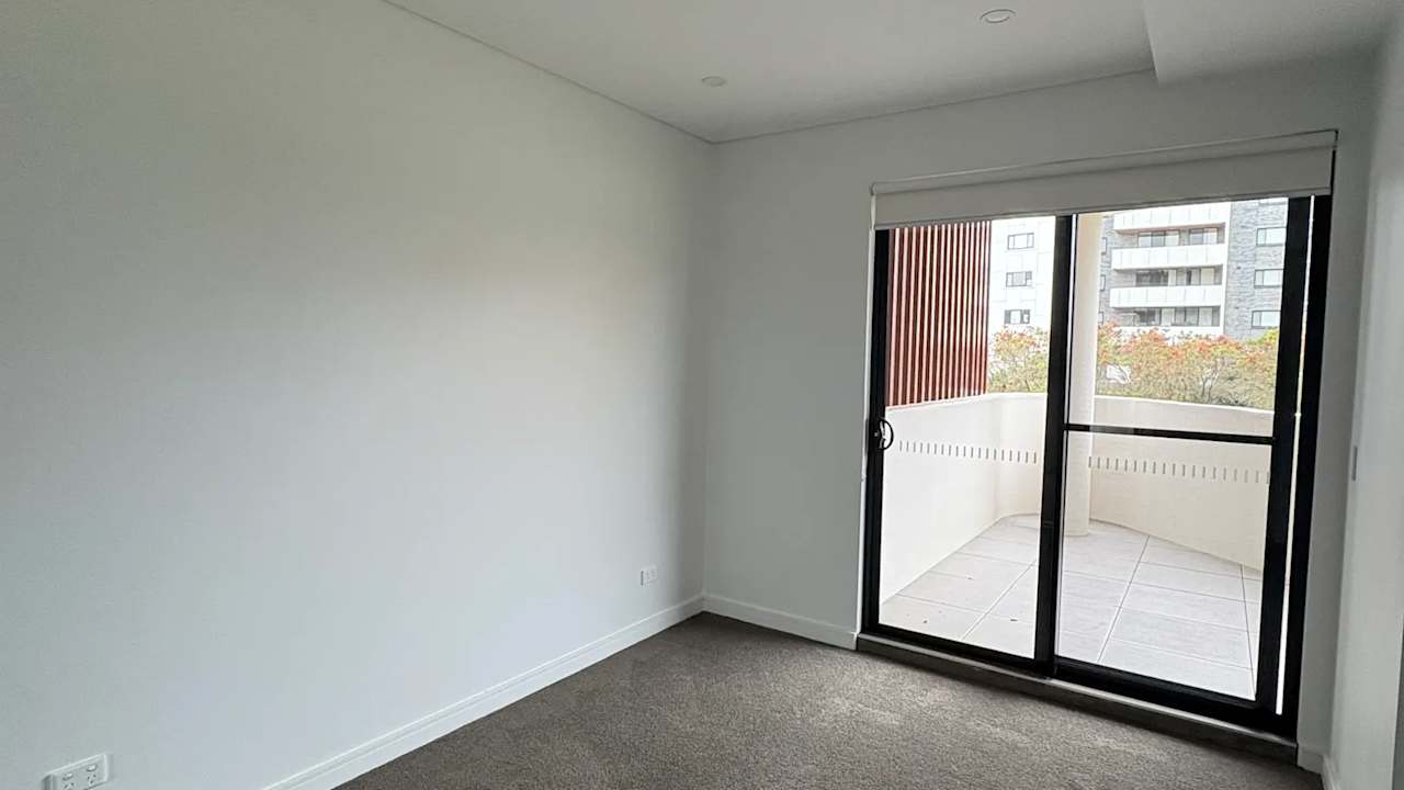 Unfurnished room with own bathroom