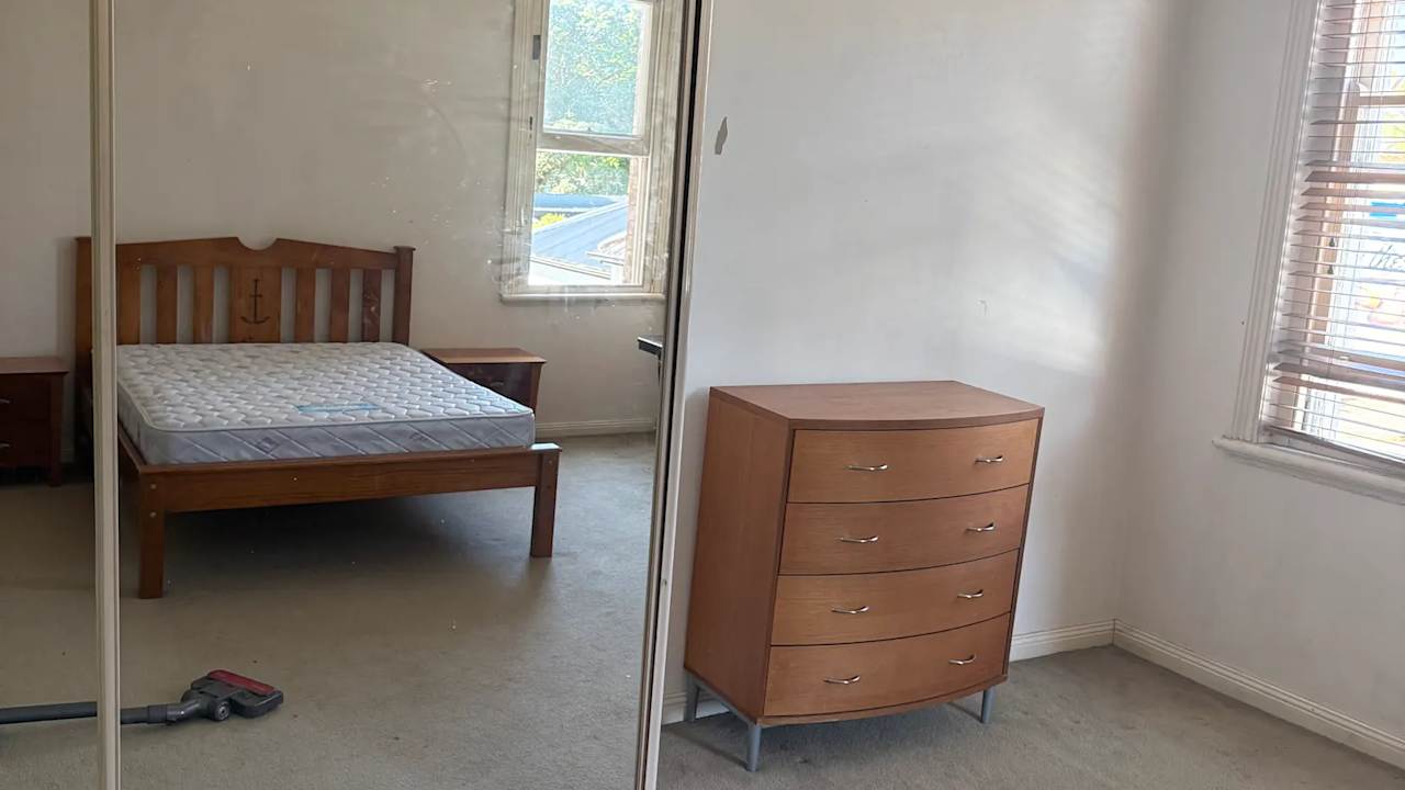 Furnished room in a share house
