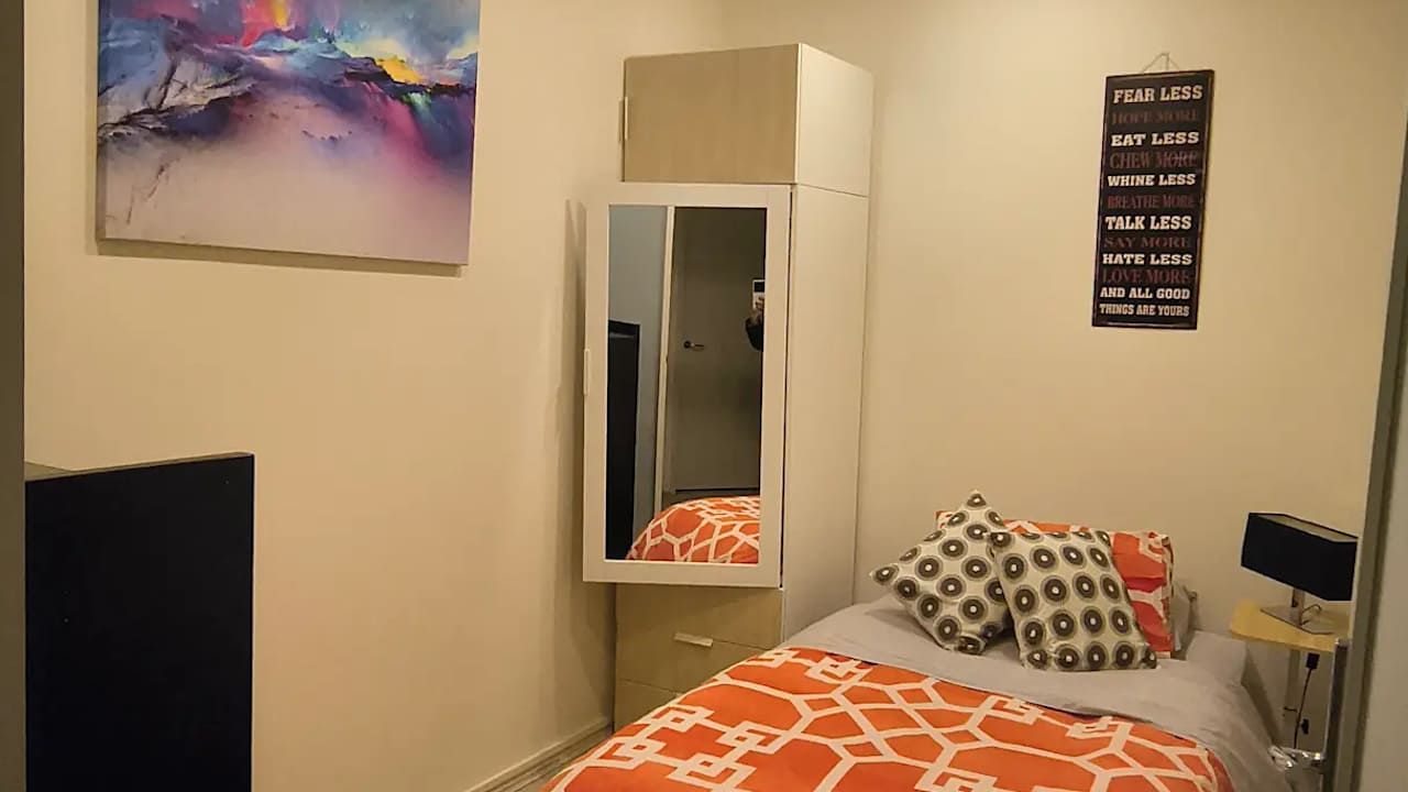 Furnished room in a flatshare