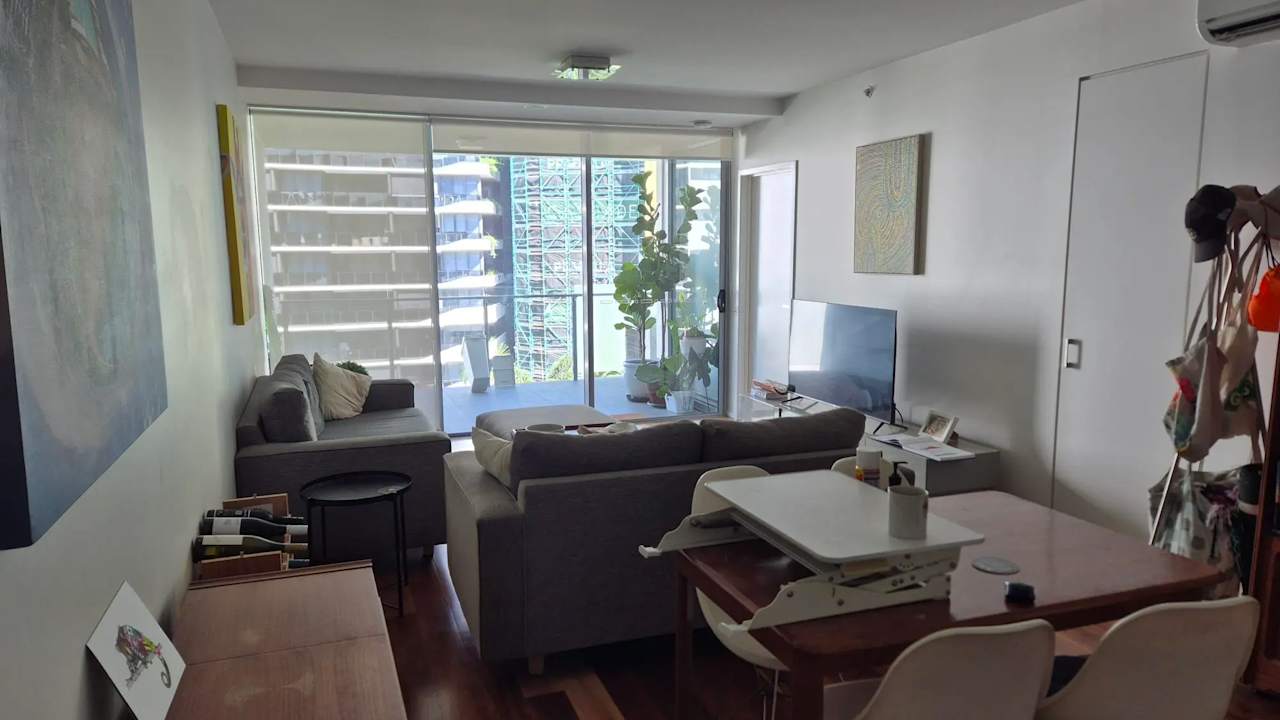 Unfurnished room with ensuite in a flatshare