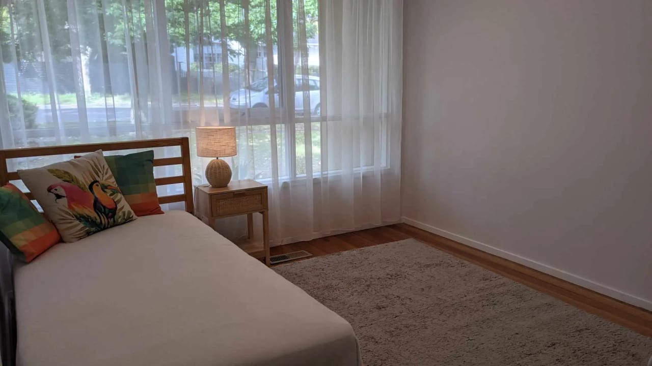 Room in a share house