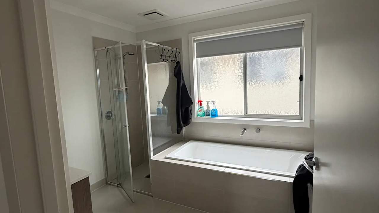 Room in a share house