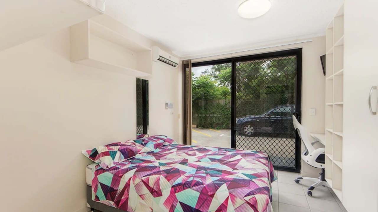 Furnished room in a flatshare