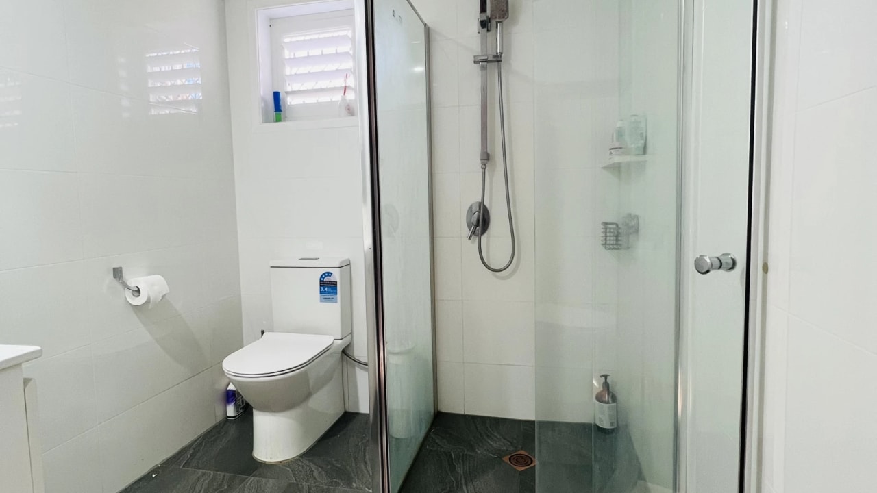 Room in a share house