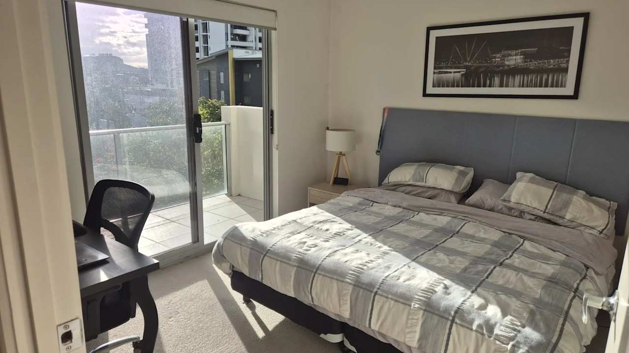 Furnished room with ensuite in a flatshare