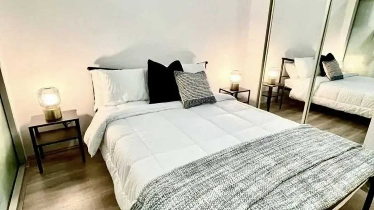 Furnished room in a share house