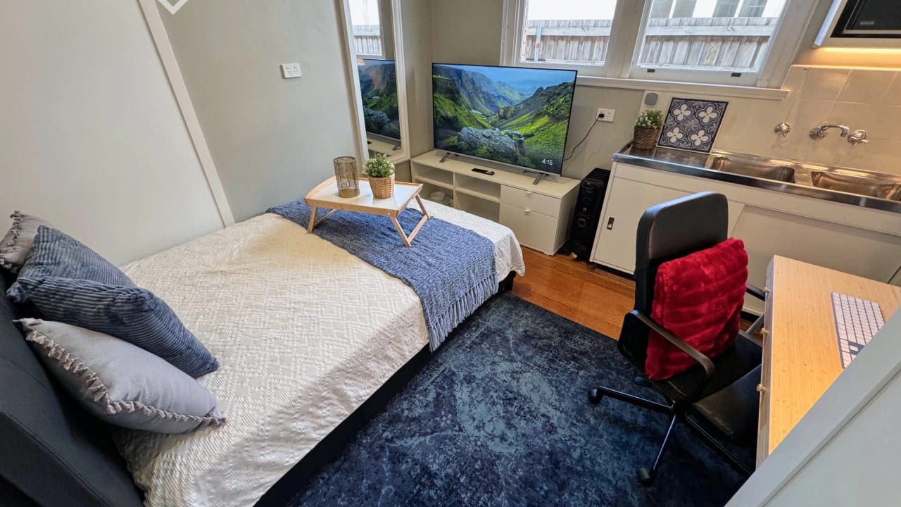 Furnished room in a share house