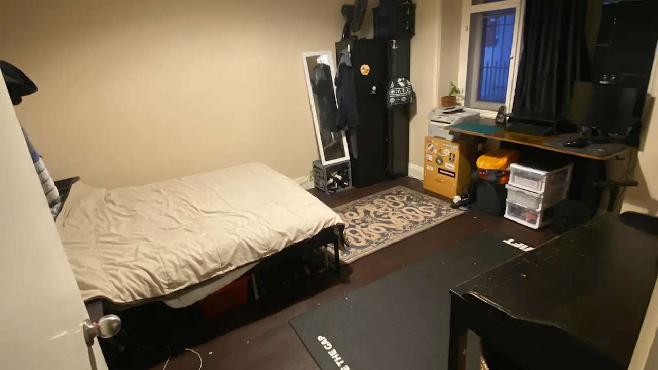 Unfurnished room in a share house