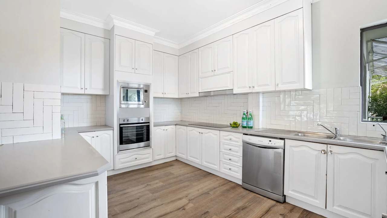 Whole property with 1 room for rent