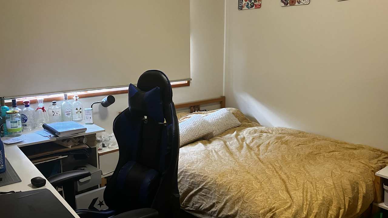 Room in a share house