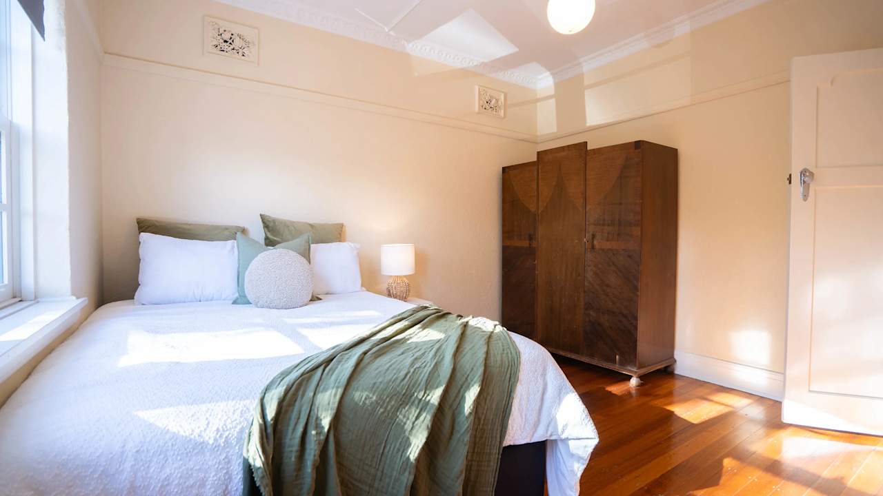 Furnished room in a flatshare