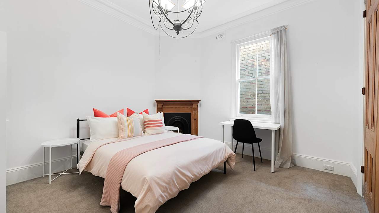 Room in a share house