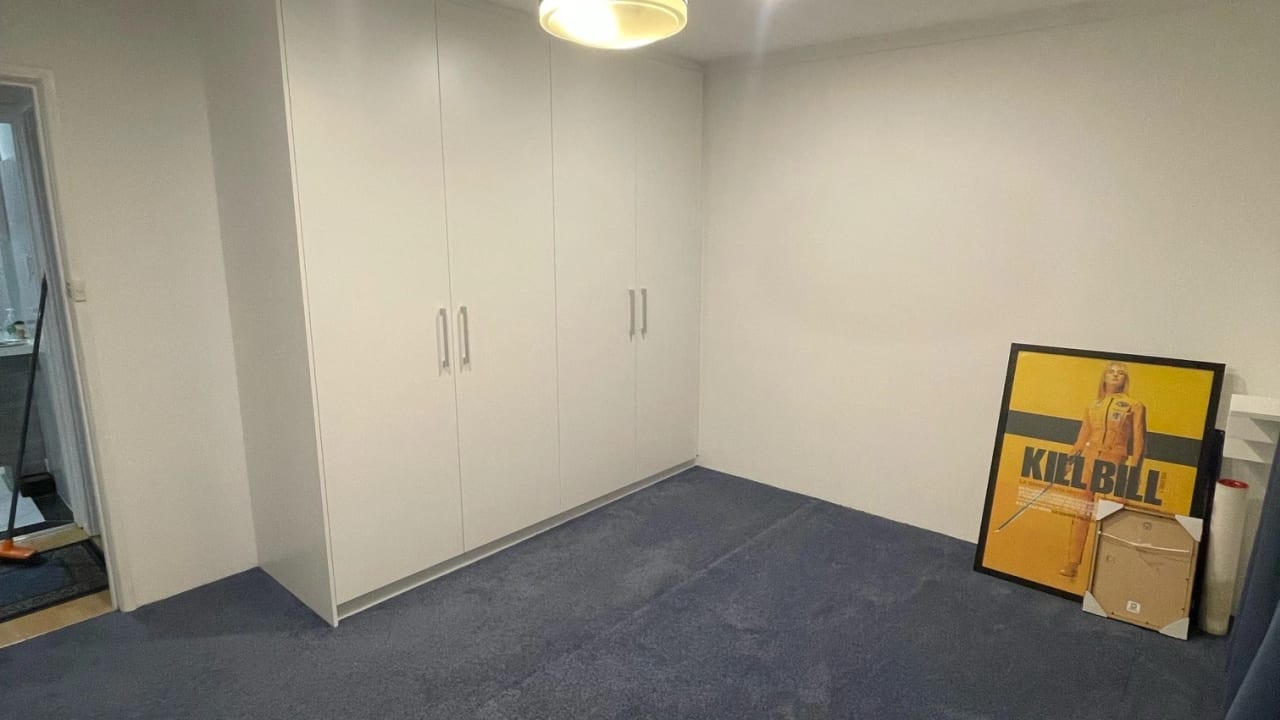 Unfurnished room in a flatshare
