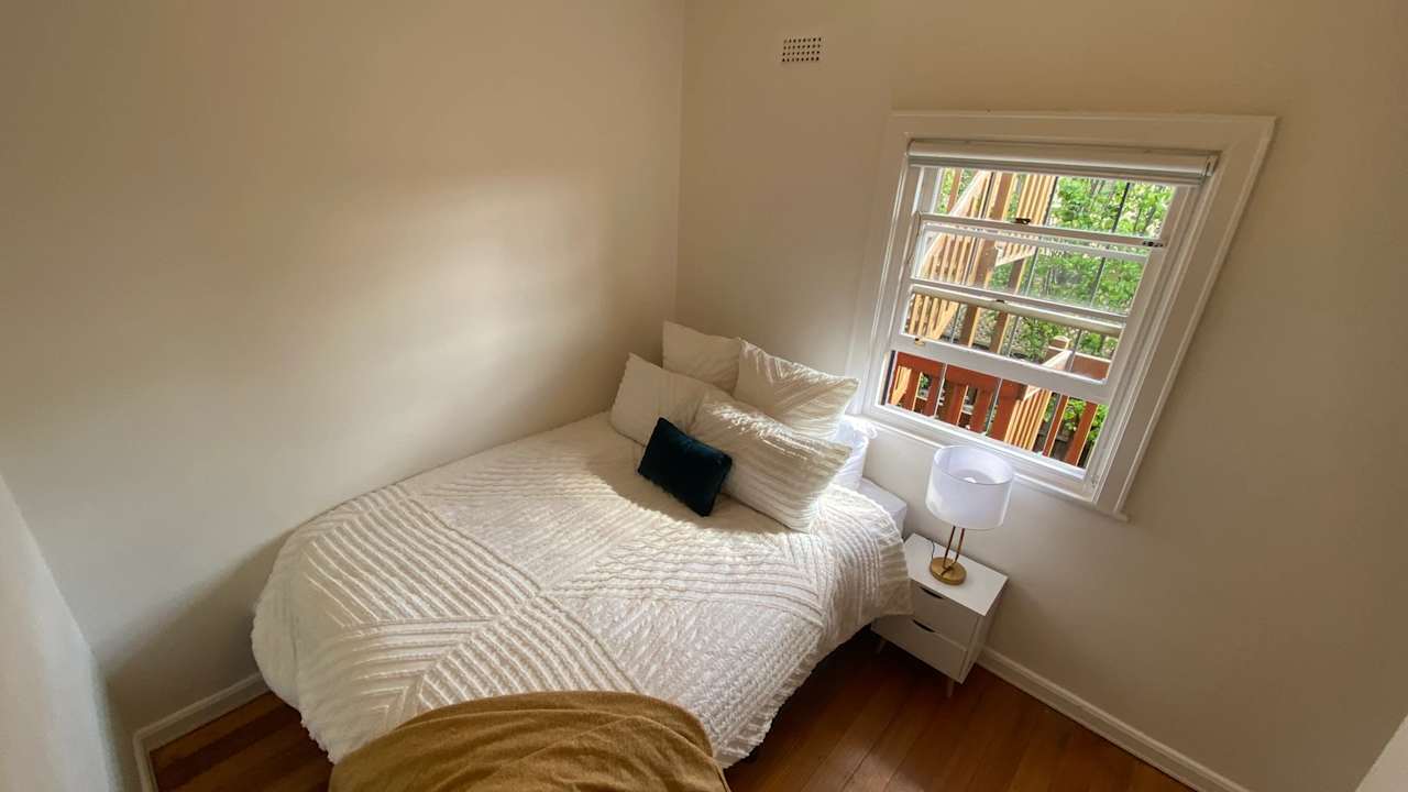 Furnished room in a flatshare