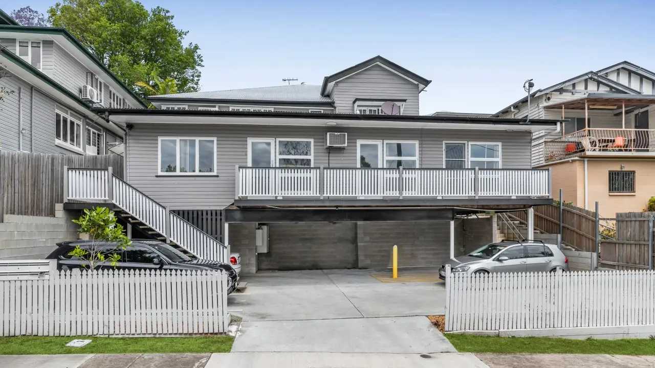 Unfurnished room studio flat for rent