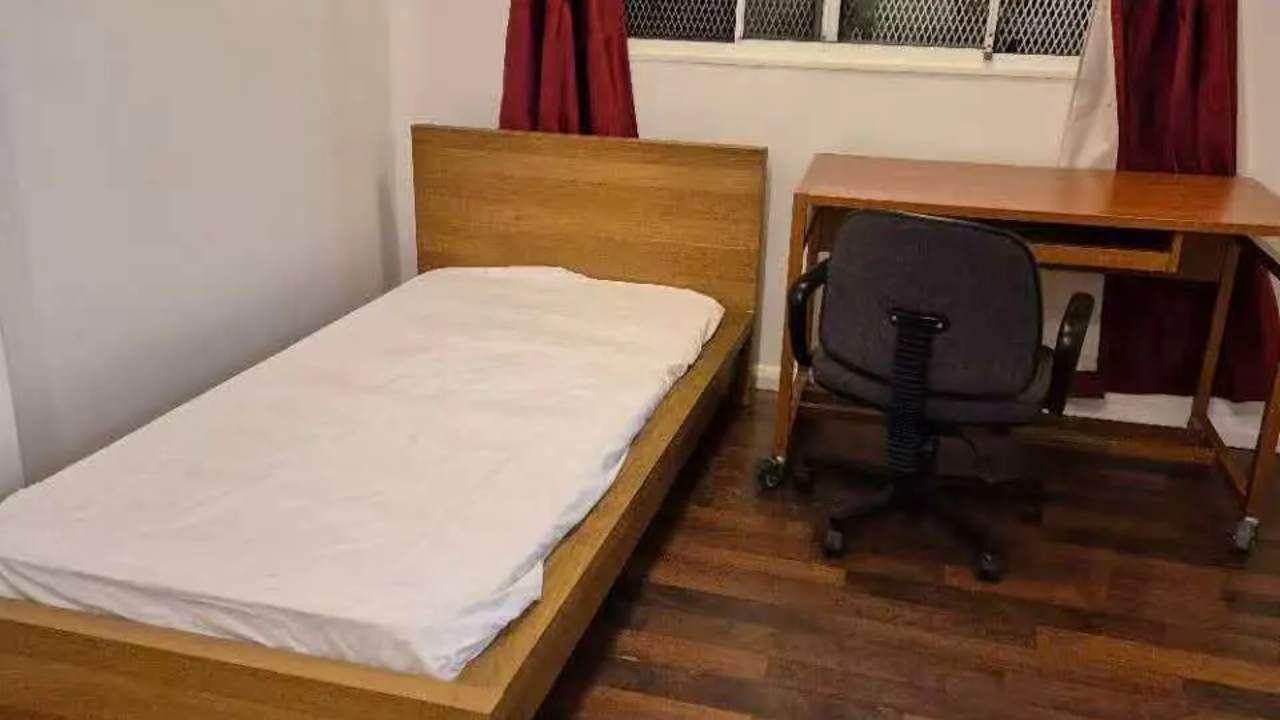 Furnished room in a share house