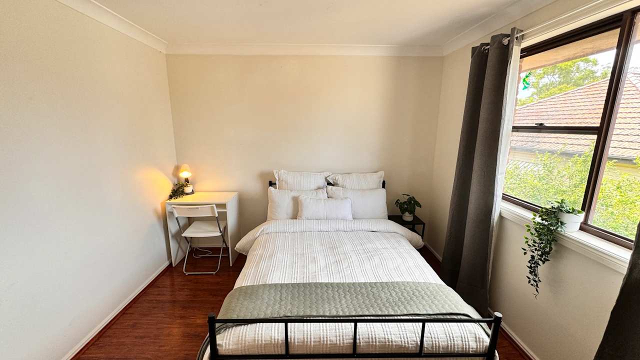 Furnished room in a flatshare