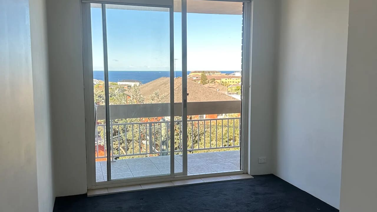 Unfurnished room in a flatshare