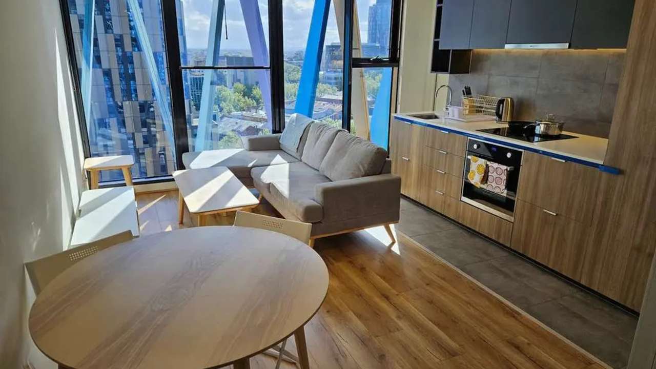 Furnished room with ensuite in a flatshare