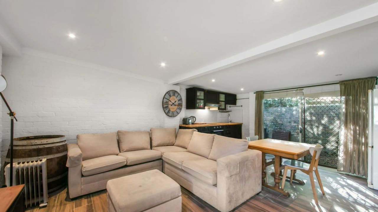 Unfurnished room granny flat for rent