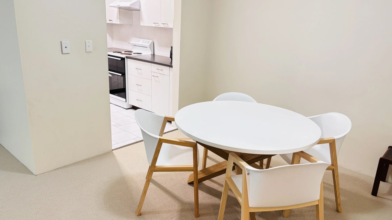 Furnished room in a flatshare