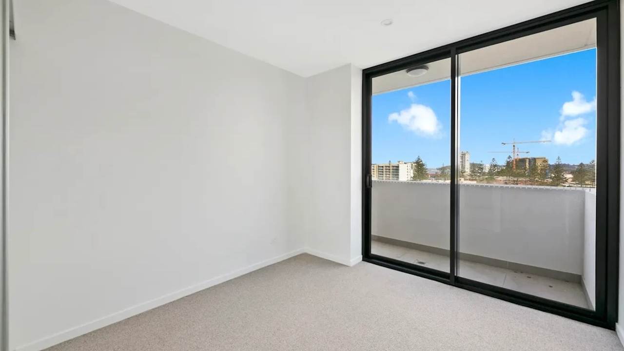 Unfurnished room with own bathroom