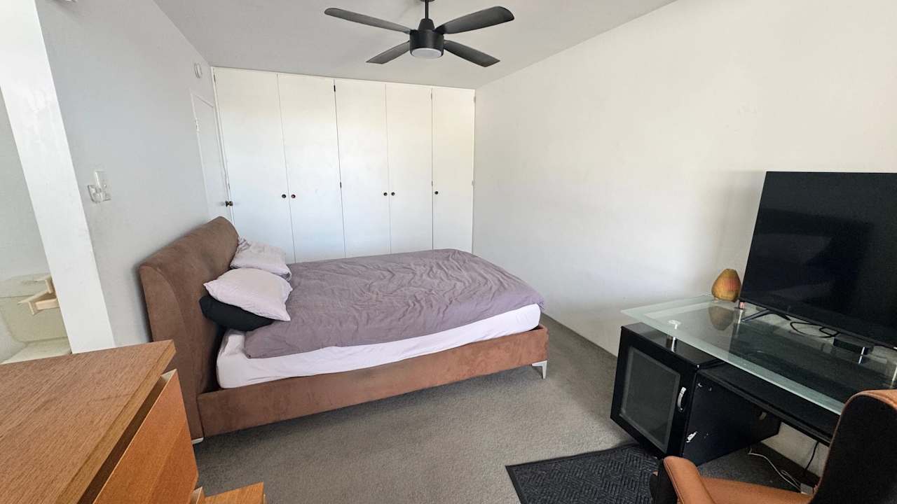 Furnished room with ensuite in a flatshare