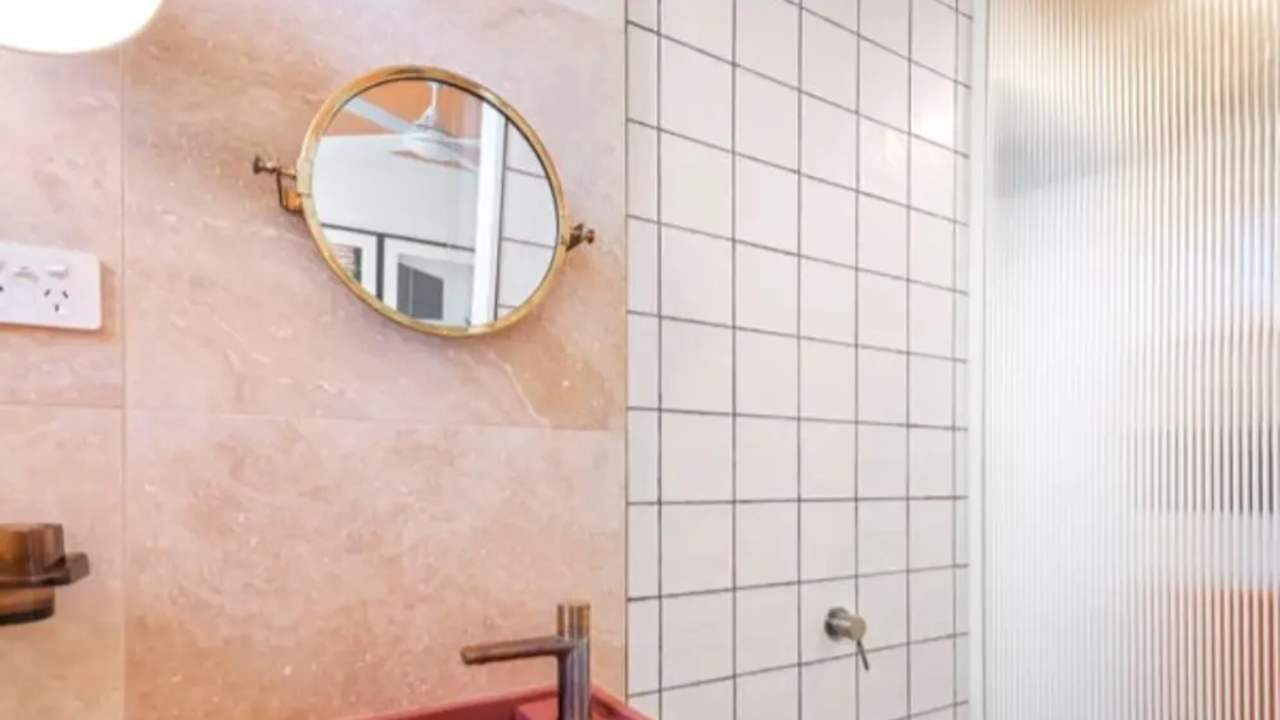 Furnished room with ensuite in a flatshare