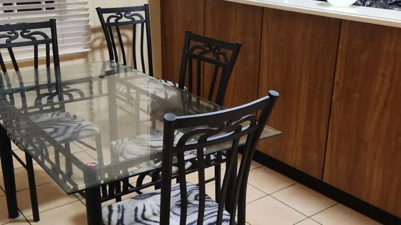 Room in a share house