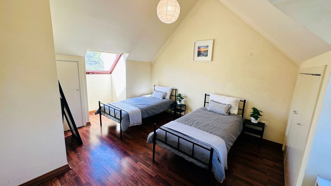 Furnished room in a flatshare