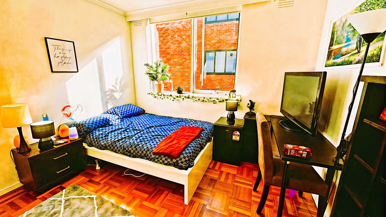 Furnished room in a flatshare