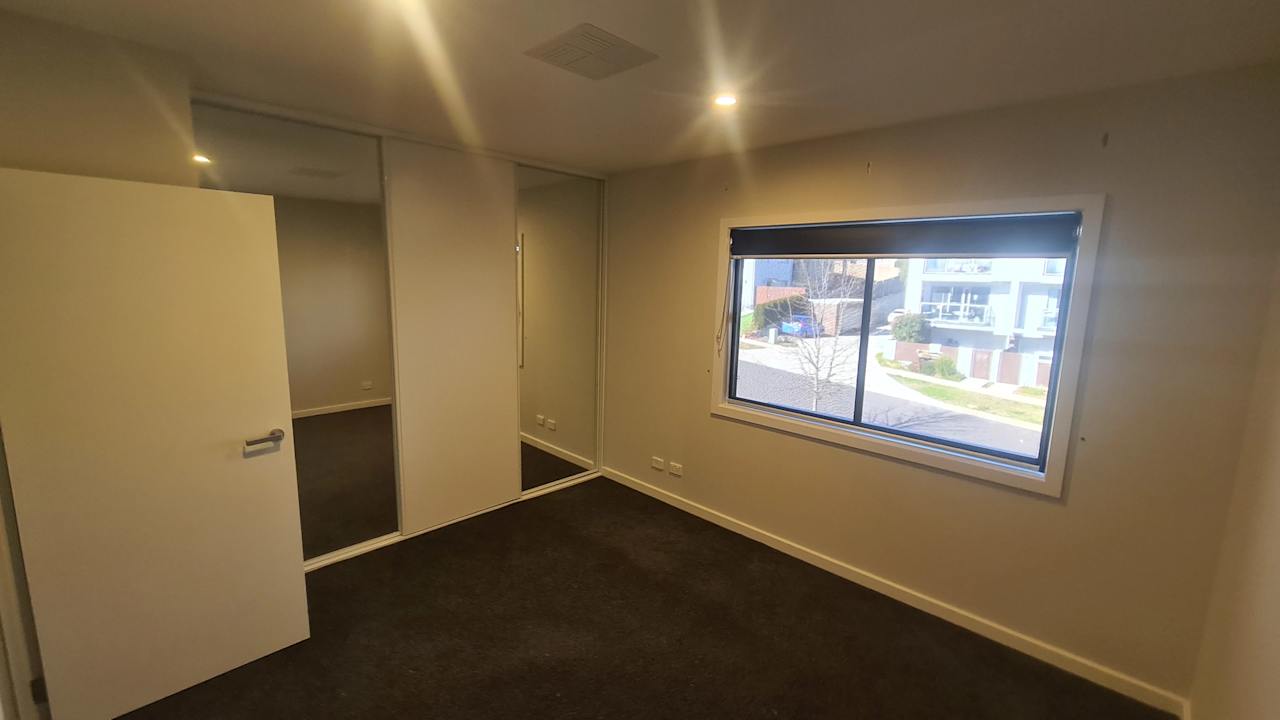 Unfurnished room in a flatshare