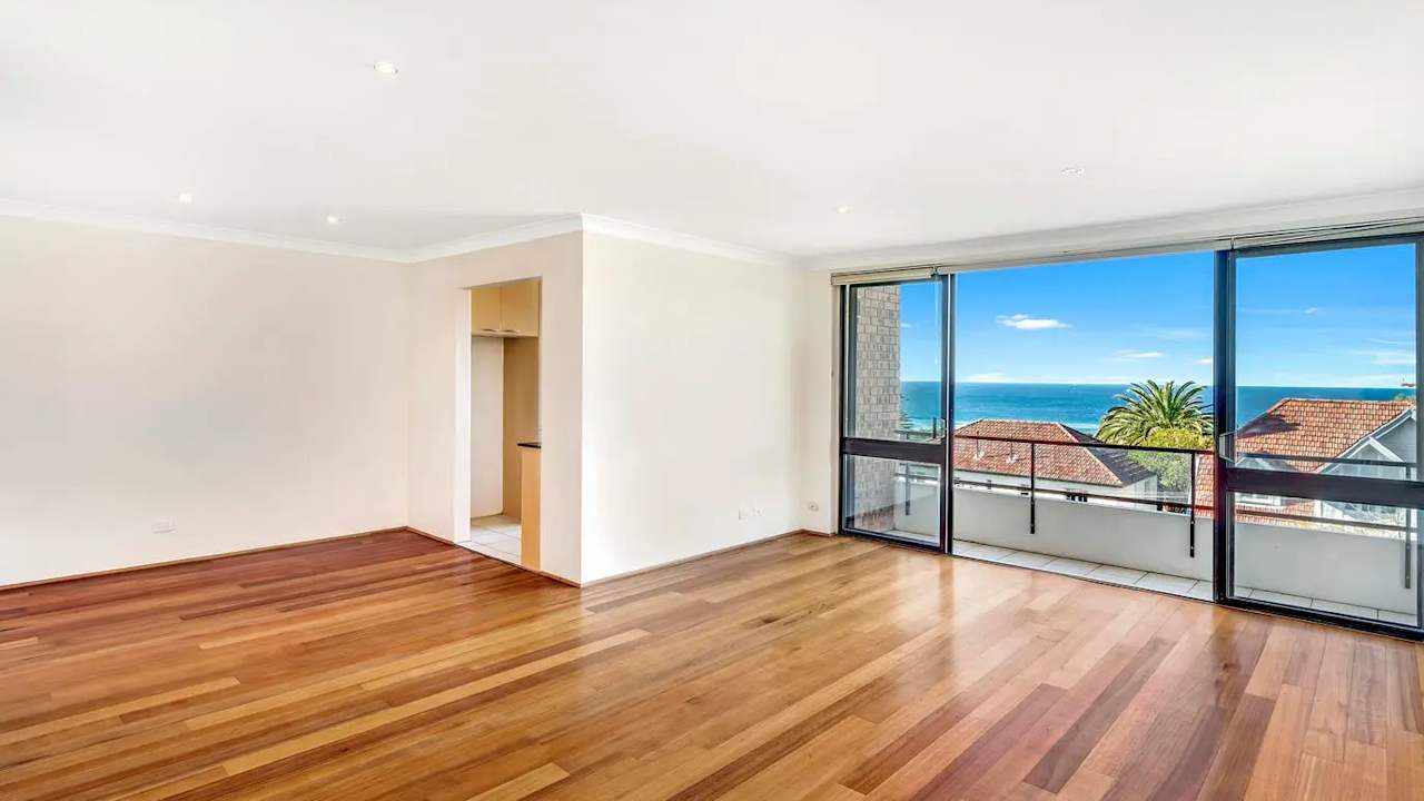 Unfurnished room with ensuite in a flatshare