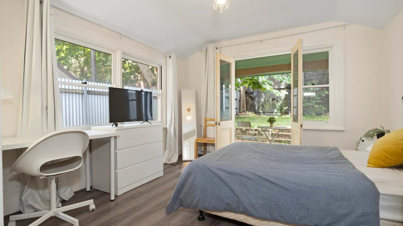 Furnished room in a share house