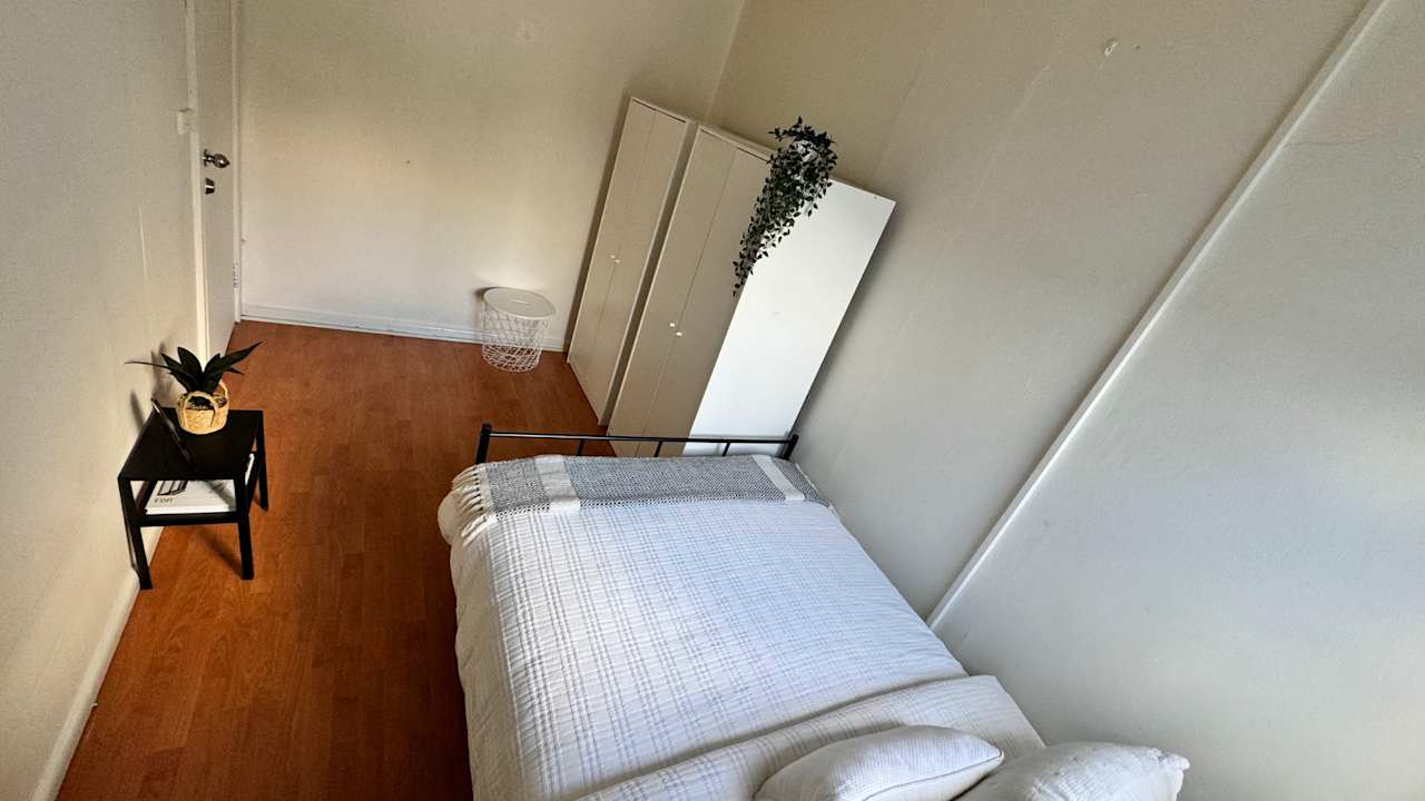 Furnished room in a flatshare