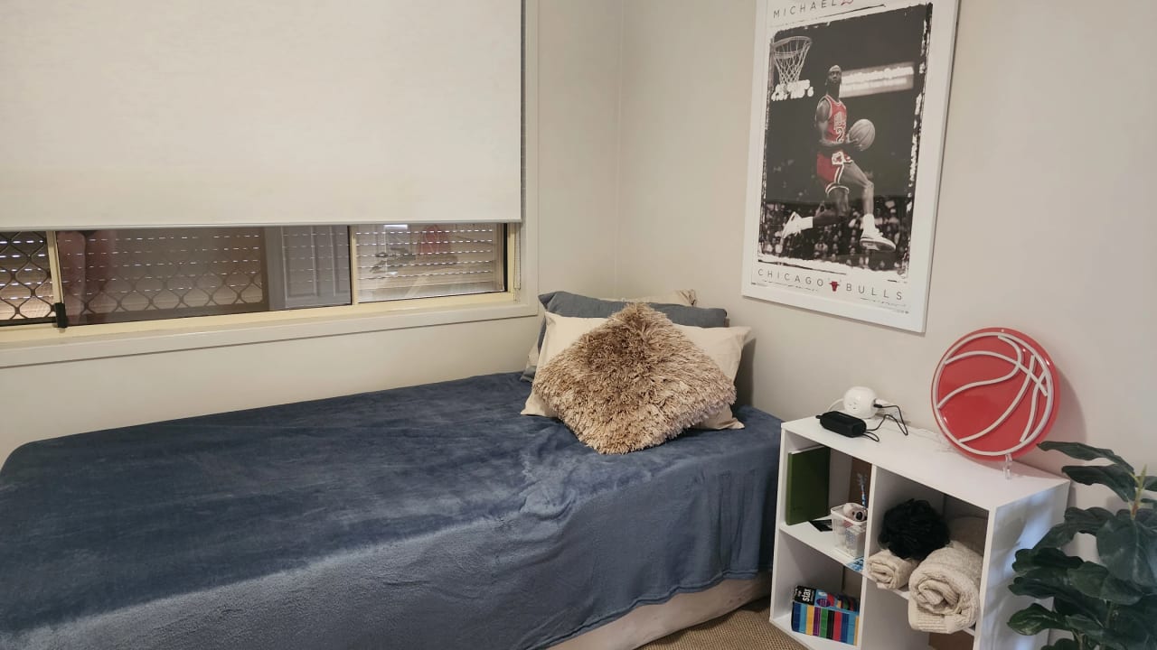 Room in a share house