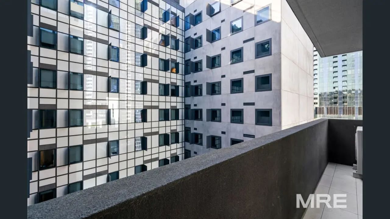 Unfurnished room studio flat for rent