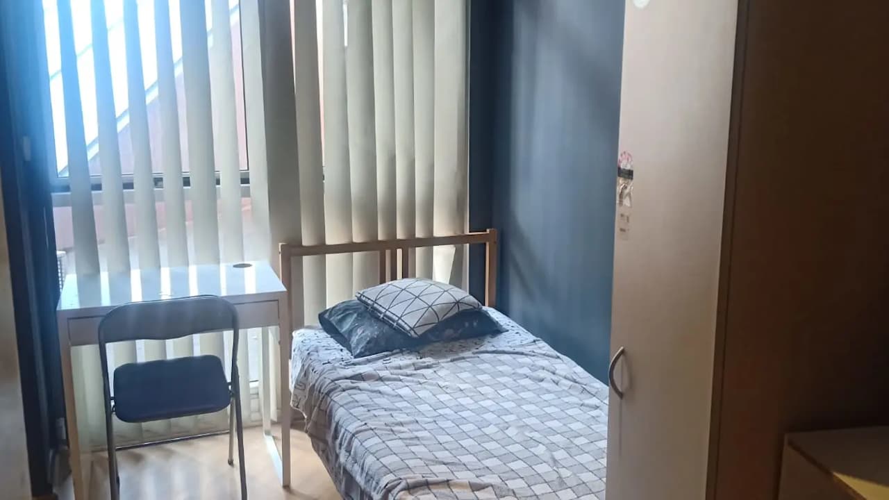 Furnished room in a flatshare