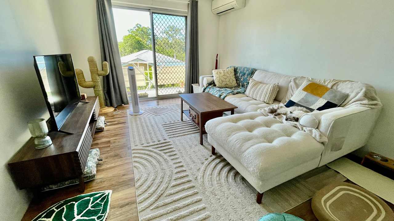 Furnished room in a flatshare