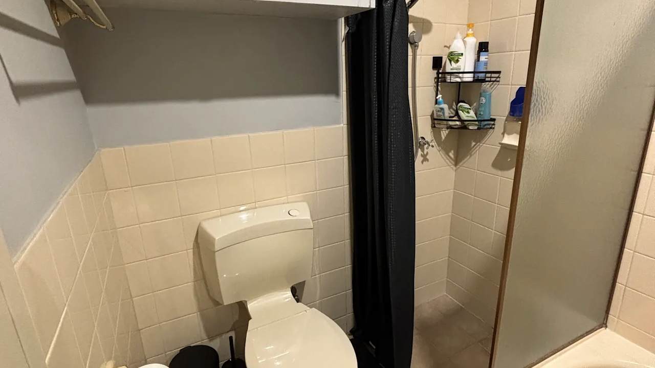 Unfurnished room in a share house